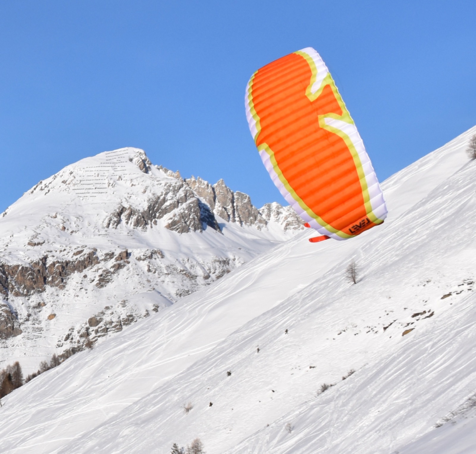 Level Wings Fury Max in flight